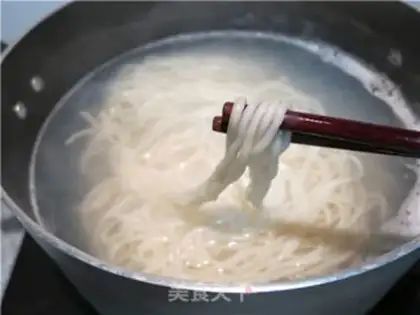 Make Wuhan has hot noodles step 5