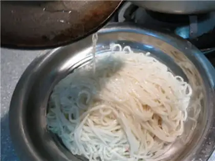 Make Wuhan has hot noodles step 8