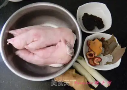 Make Soy pig hoofs step 0