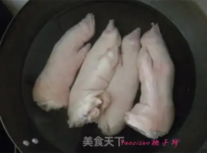 Make Soy pig hoofs step 1