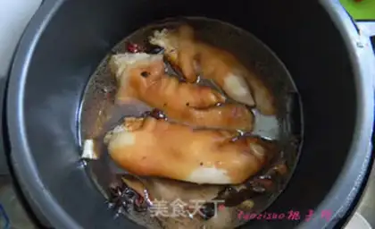 Make Soy pig hoofs step 4