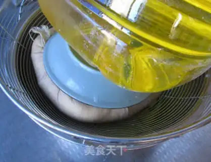Make Old Beijing cheese roll step 7
