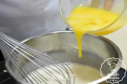 Make Eggshell pudding step 4
