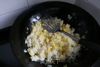 Make Gold egg fried rice step 2