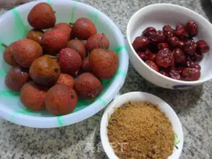 Make The red dates boil the twigs step 0