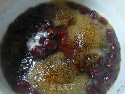 Make The red dates boil the twigs step 4