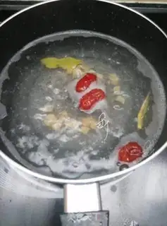 Make Seafood melon soup step 1