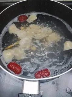 Make Seafood melon soup step 2