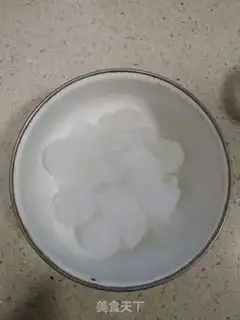 Make Sea stinging root powder step 2