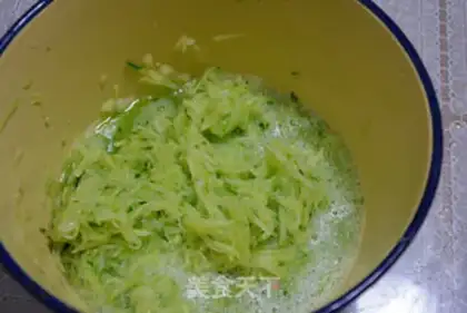 Make Beef cucumber pie step 1