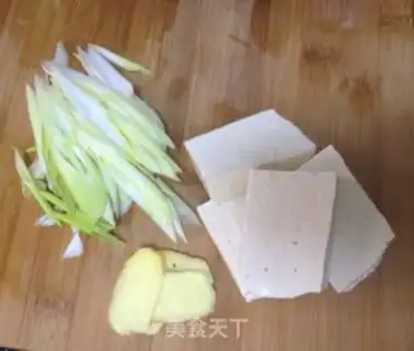 Make Squid bean radish soup step 2