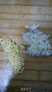 Make Spicy beef sauce step 1