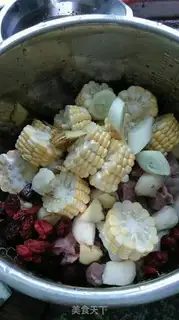 Make Corn, horse, hoove bone soup step 1