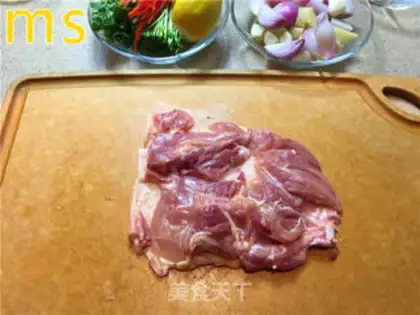 Make Onion, black pepper, chicken legs step 4