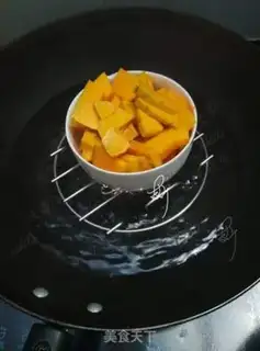 Make Noodles make pumpkin pies step 1