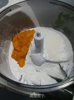 Make Noodles make pumpkin pies step 3