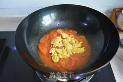 Make Tomato fried eggs step 5