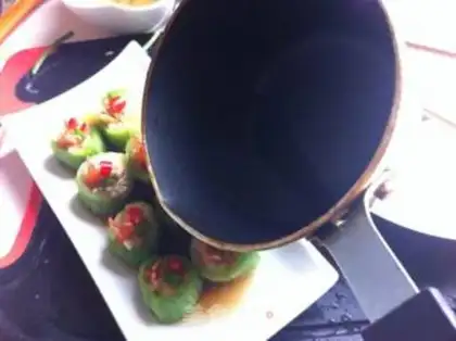 Make Garlic shrimp infinity step 9