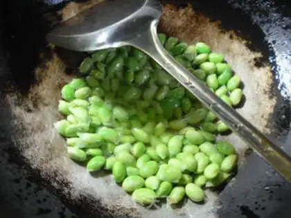 Make Snow fragrance with fried beans step 4