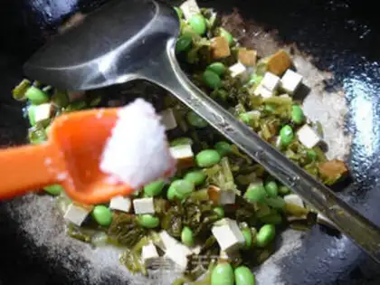 Make Snow fragrance with fried beans step 7