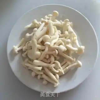 Make White mushroom fried sausage step 1