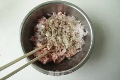 Make Black pepper pork burger step 4