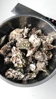 Make Onion fried oysters step 1