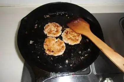 Make Black pepper pork burger step 7