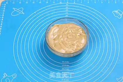 Make A wide moon cake step 2