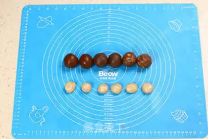 Make A wide moon cake step 4