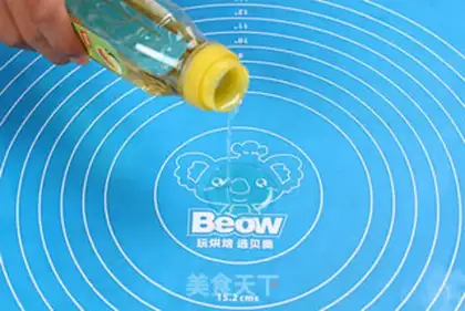 Make A wide moon cake step 5