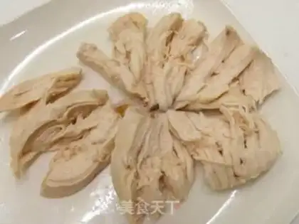 Make Pickle chicken silk salad step 1