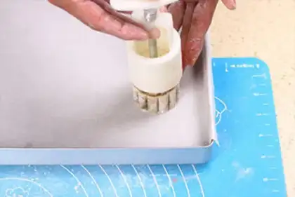 Make A wide moon cake step 9