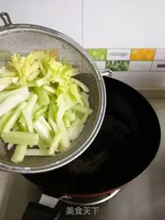 Make Celery and shrimp step 1