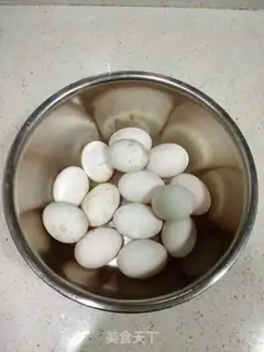 Make Five spicy duck eggs step 0