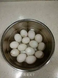 Make Five spicy duck eggs step 1