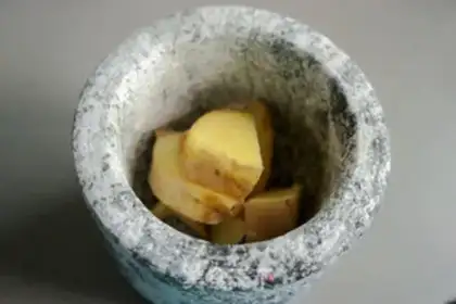 Make Ginger and milk step 1