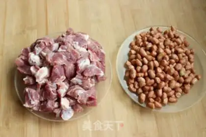 Make Peanut beef sauce step 1