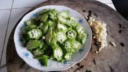 Make Autumn fried eggs step 1