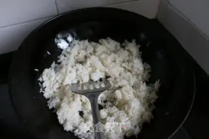 Make Gold egg fried rice step 1