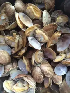 Make Scrambled clams step 1