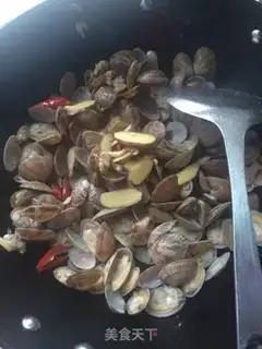 Make Scrambled clams step 3