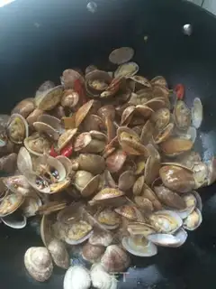 Make Scrambled clams step 5