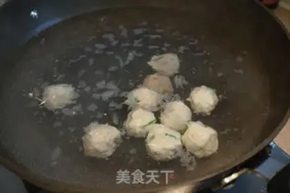 Make Pearl, white and handmade fishball soup step 4