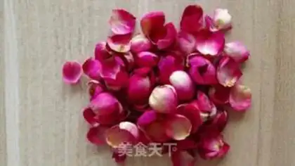 Make A rose cookie step 1