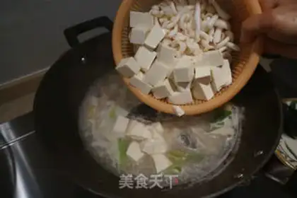 Make Pearl, white and handmade fishball soup step 11