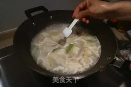 Make Pearl, white and handmade fishball soup step 12