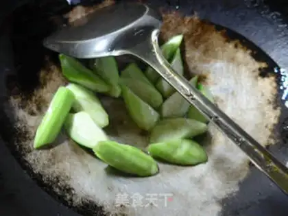 Make Pyramid claws, melons step 4