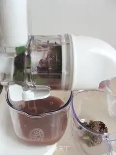 Make Cocktail and fruit juice step 1