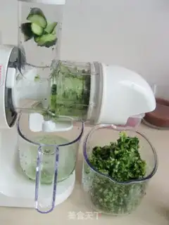 Make Cocktail and fruit juice step 2